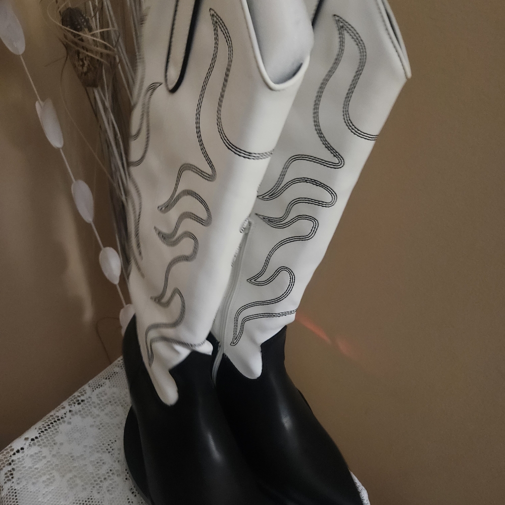 💕❣️Women Wild Pair White and Black Western Knee Boots Size 9 1/2 - NWOT💓❣️ - Picture 8 of 8